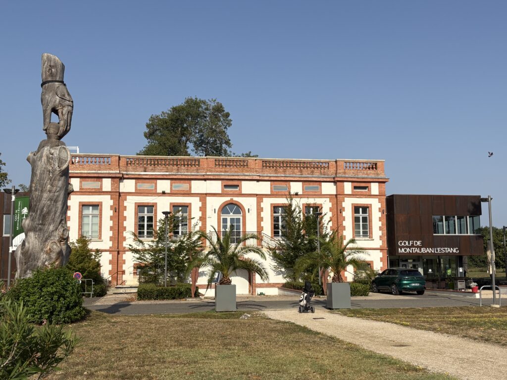 Club house Montauban l'Estang