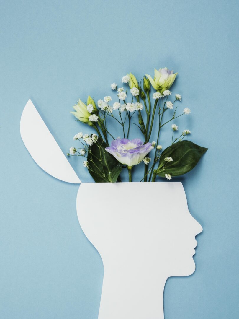 Concept d'optimisme au golf : la pensée positive fleurit dans l'esprit pour soigner le corps et booster les performances.