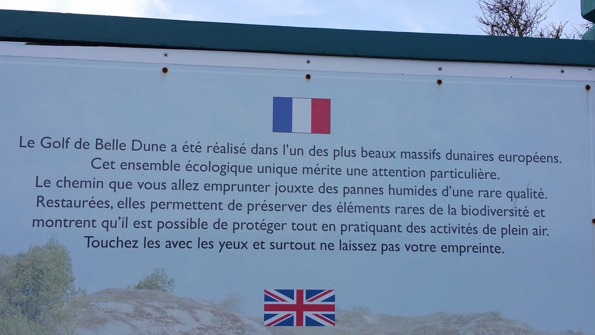 Panneau d’information au Golf de Belle Dune sur la protection du massif dunaire, des pannes humides et de la biodiversité